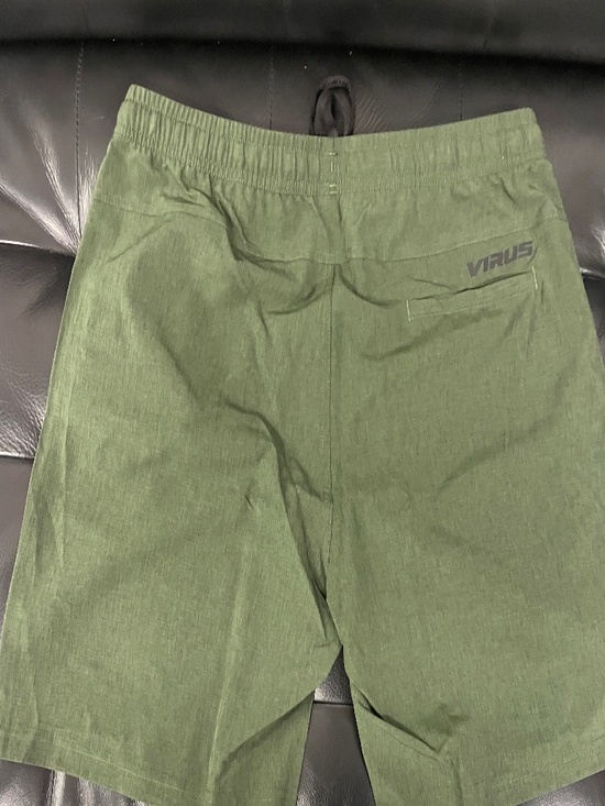 Mens Virus Evo 7" Short Green - New w/ tags - Picture 2 of 4